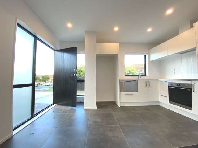 1/110 Kervil Avenue Te Atatu Peninsula_1