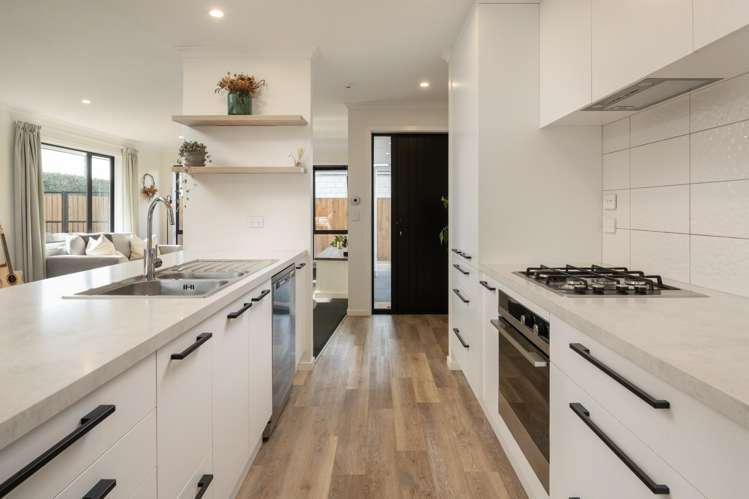 26b Harvard Road Burleigh_6