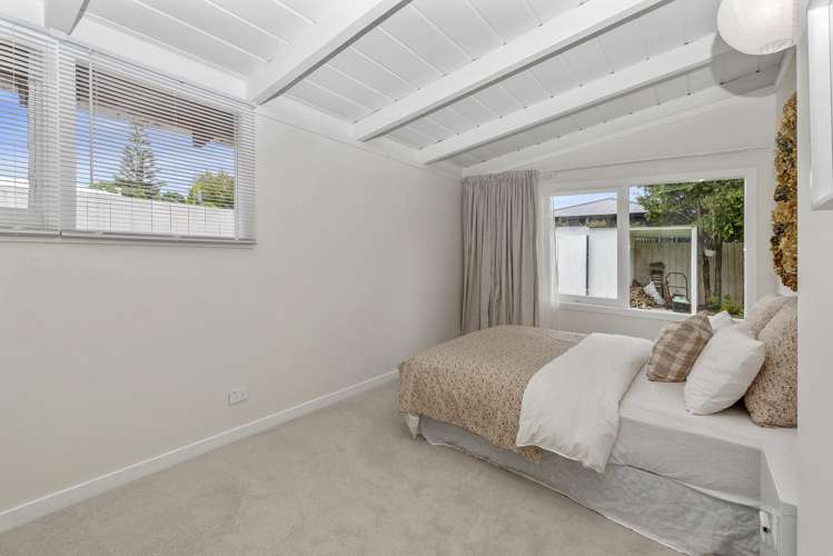 64 Tiroroa Avenue Te Atatu South_10