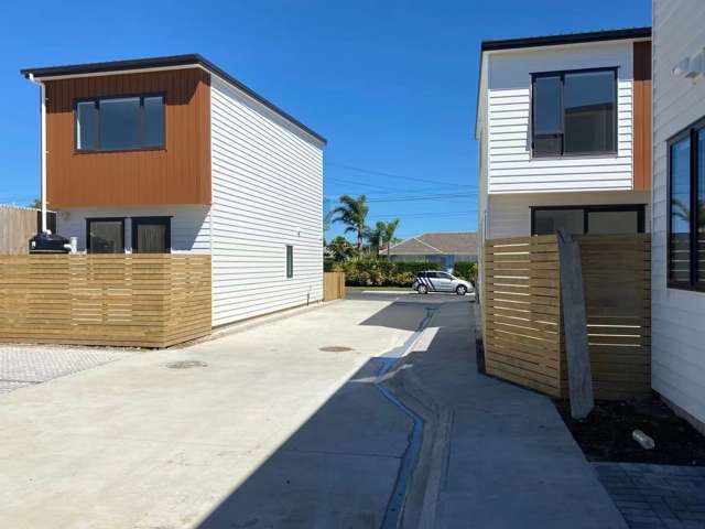 9/1 Sylvan Crescent Te Atatu South_1