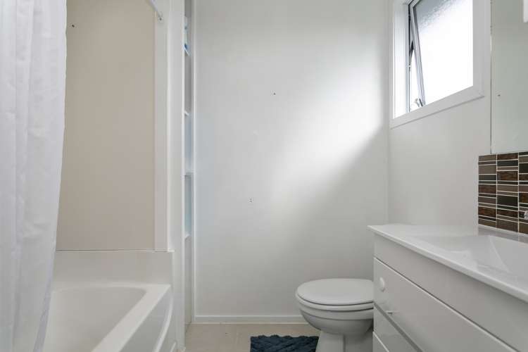 2/7 Hinemoa Avenue Taupo_11