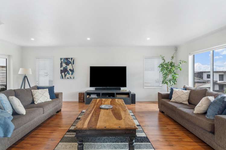 6 Crossland Place Maraetai_13