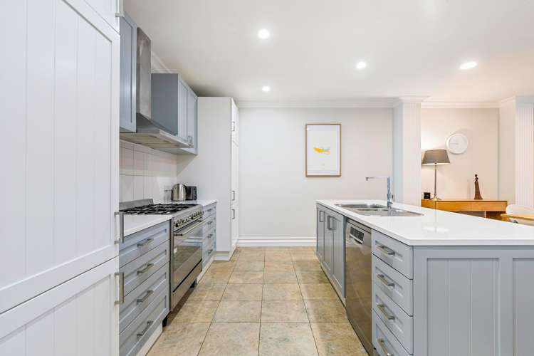 8/70 Lake Esplanade Queenstown_6