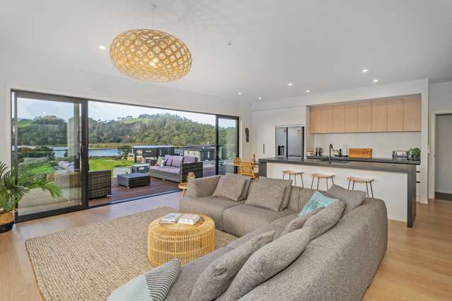 6 Joyce Harsant Place Cooks Beach_3