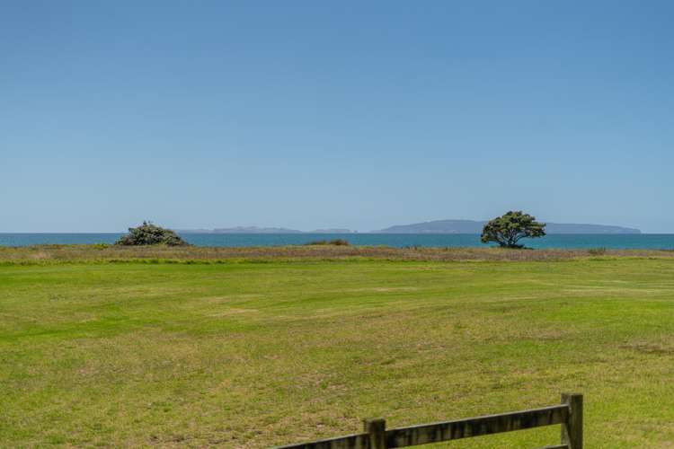 112 Ocean Close Matarangi_37