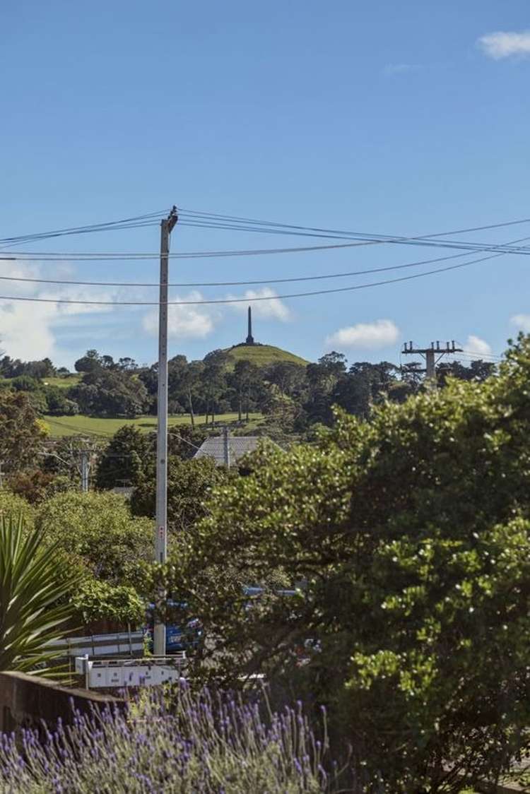 1/4 Inkerman Street 10051_10