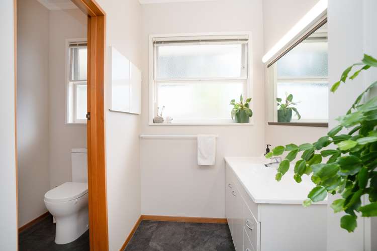 8 Perth Place Awapuni_24