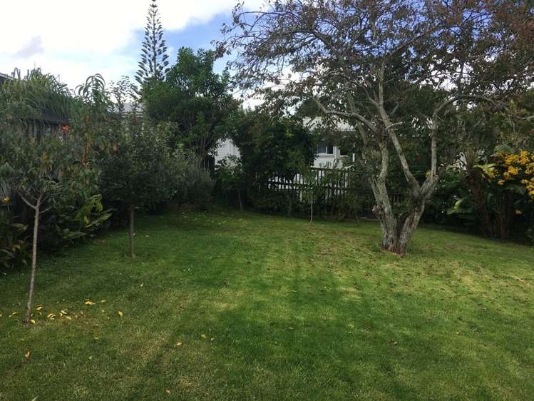 191 Edmonton Road Te Atatu South_12