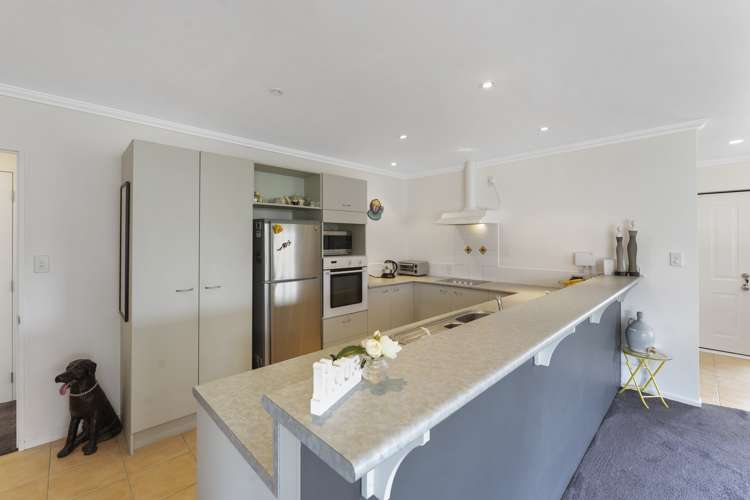 8 Brookside Close Highbury_9