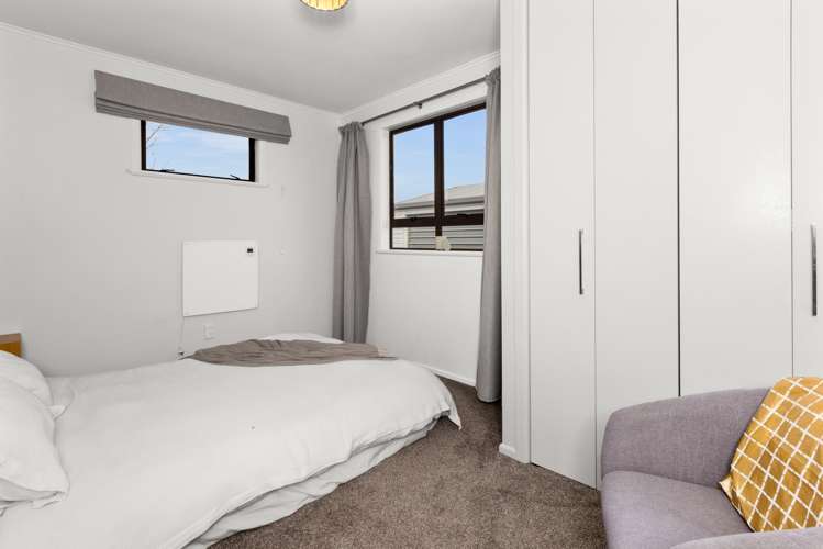 8 Elizabeth Place Clive_12