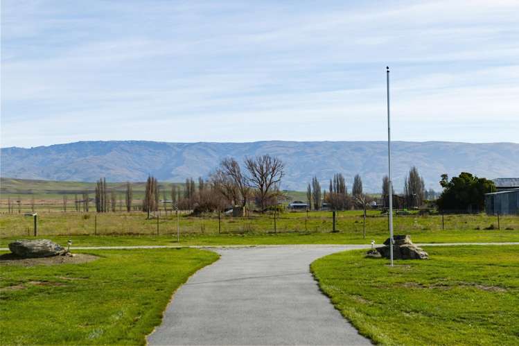 13 White Road Omakau_21