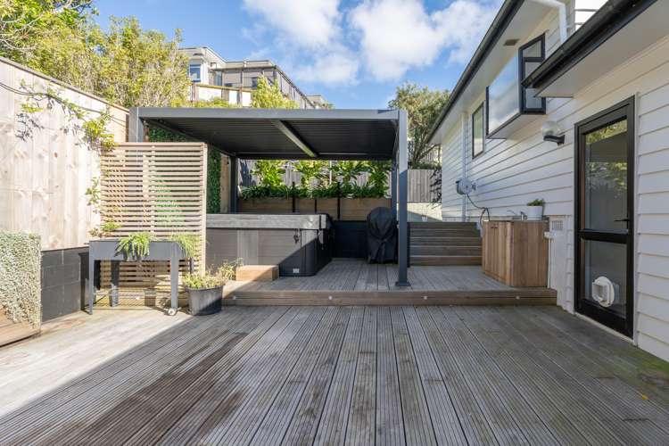 8 Hillview Crescent Paparangi_26