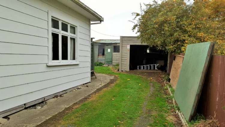 6 Main Road Owaka_11