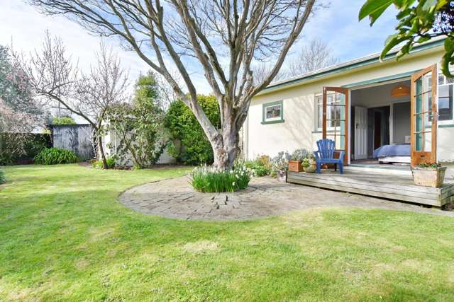 Beautiful Bryndwr Bungalow - a must see!!