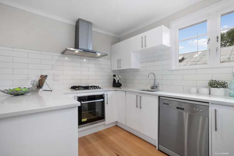 2/130 Edmonton Road Te Atatu South_6