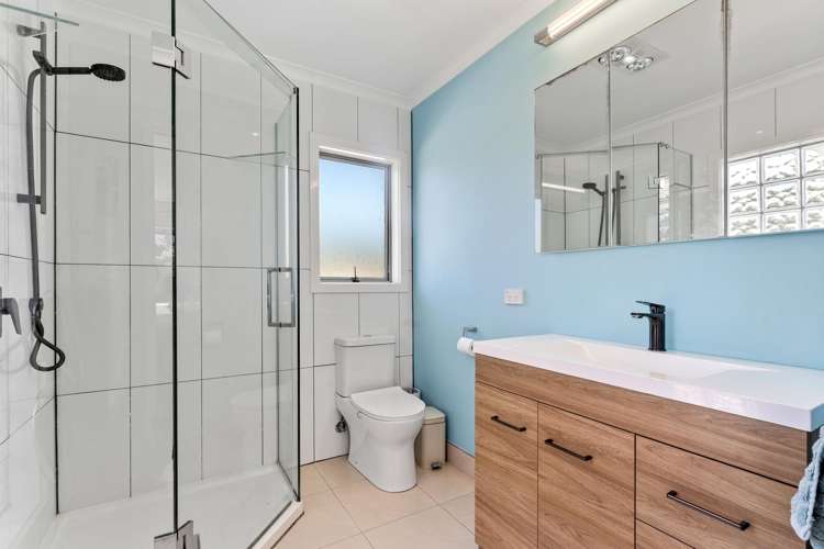 1279 Whangaparaoa Road Gulf Harbour_16