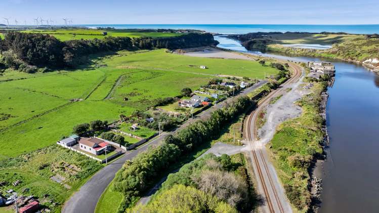 19 Portland Quay Patea_25