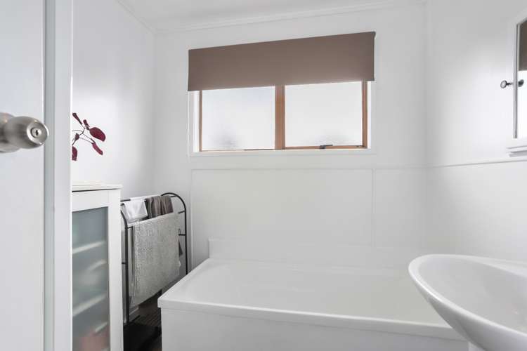 79 Solar Road Glen Eden_12