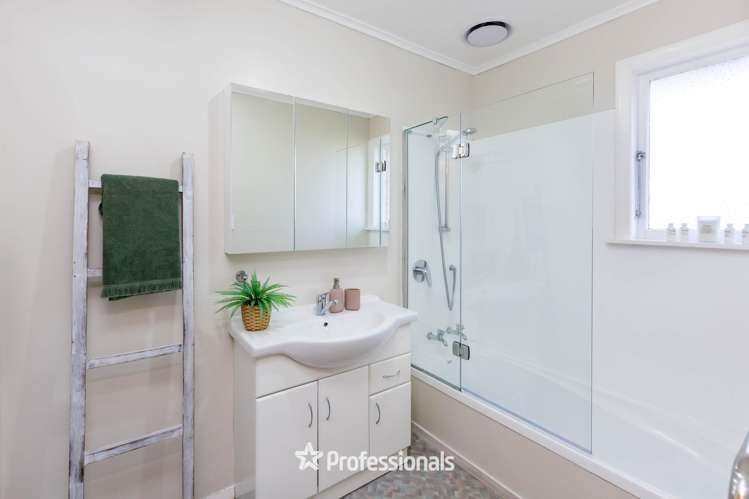 53 Totara Park Road Clouston Park_11