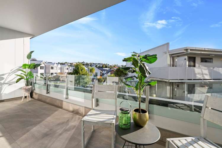 120/17 Link Crescent Stanmore Bay_9