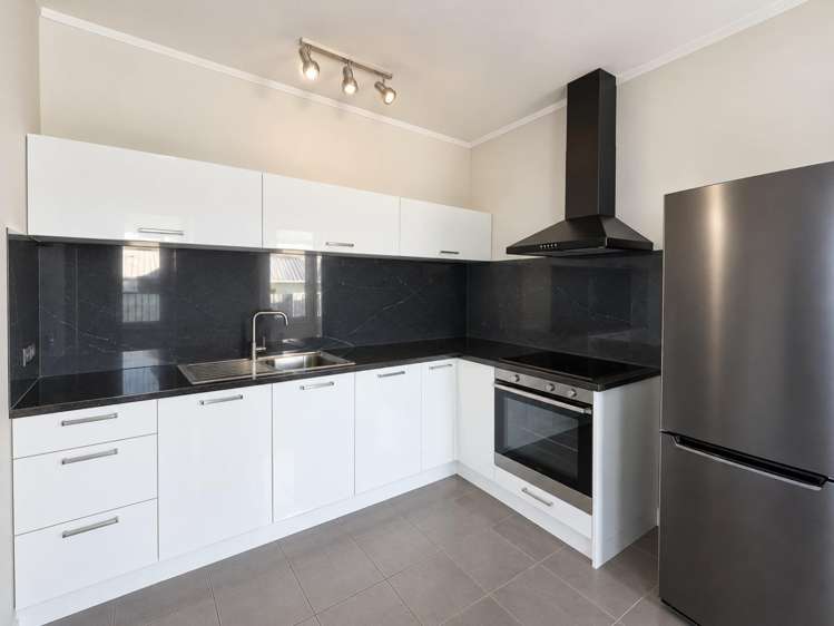2/118B MacFarlane Street 1074_2
