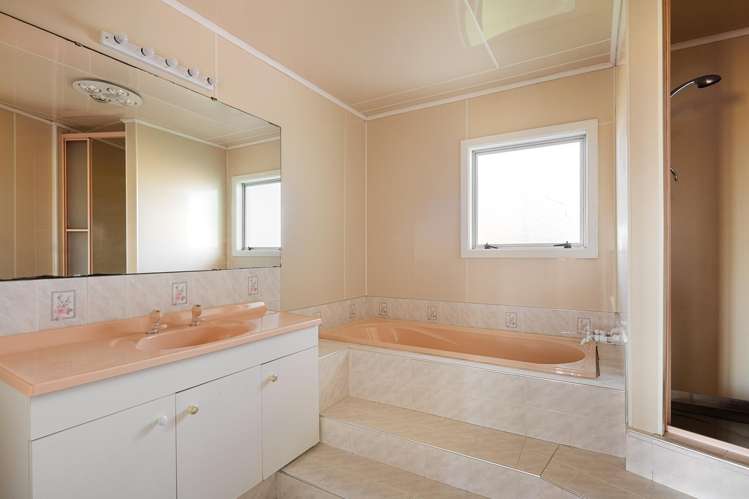 209 Browns Beach Road Muriwai_19