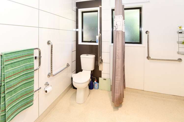 2/50 Queens Drive Allenton_8