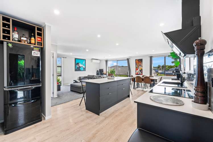 2/114 Kervil Avenue Te Atatu Peninsula_1
