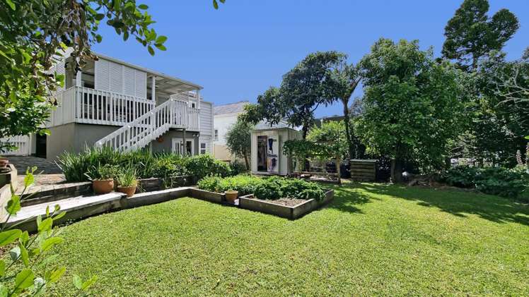 14 Owens Road Devonport_35