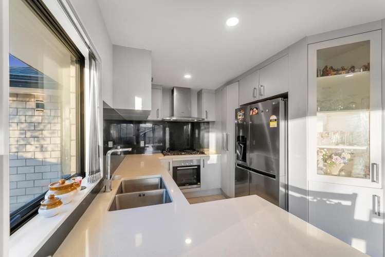 69a Solar Road Glen Eden_5