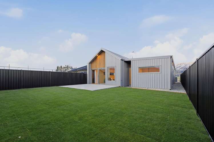 42 Burdon Loop Lake Hawea_19