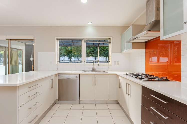 25 Meadway Sunnyhills_11
