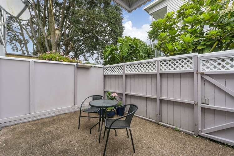 2/25 Inverness Road Browns Bay_13