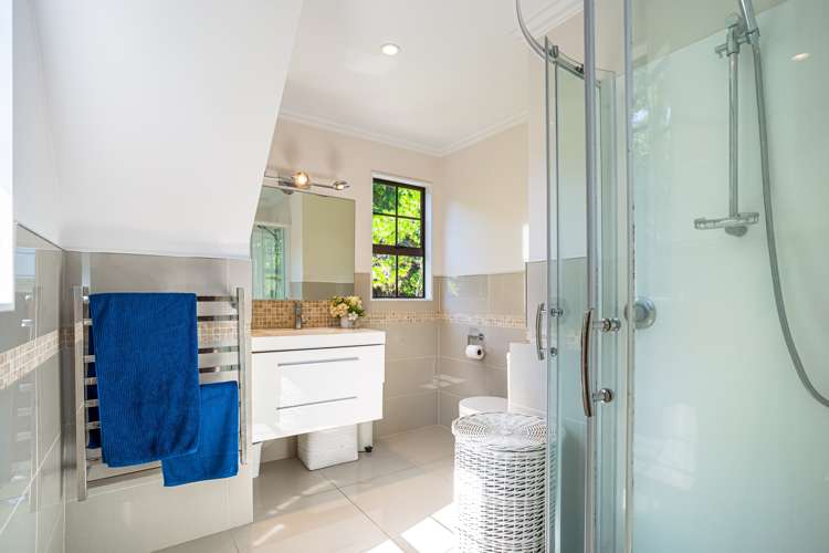 47 Chatham Avenue Paremoremo_13