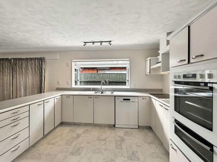 117 Amberley Avenue 10930_4