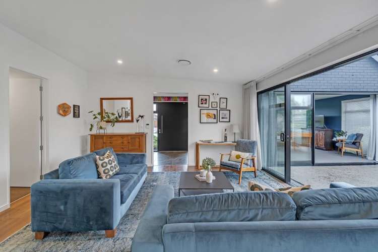 39 Dunlops Crescent Bottle Lake_6