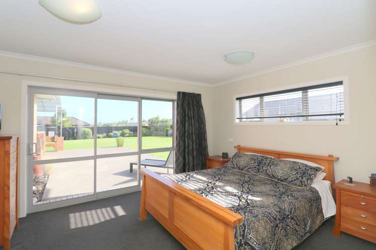 21 Sunrise Drive Seaward Bush_16