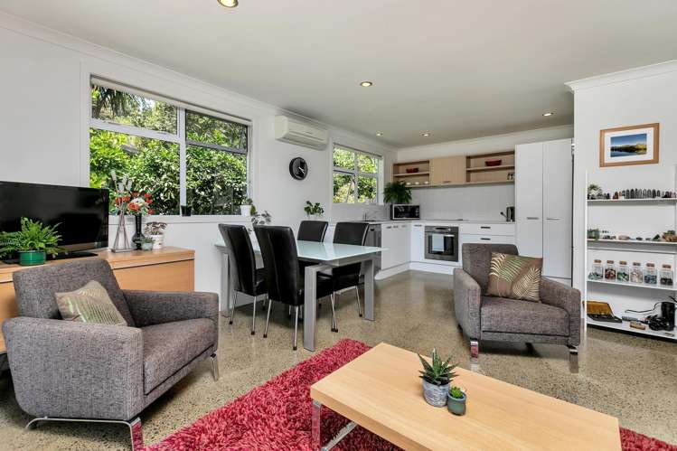 42 Landing Road Titirangi_15