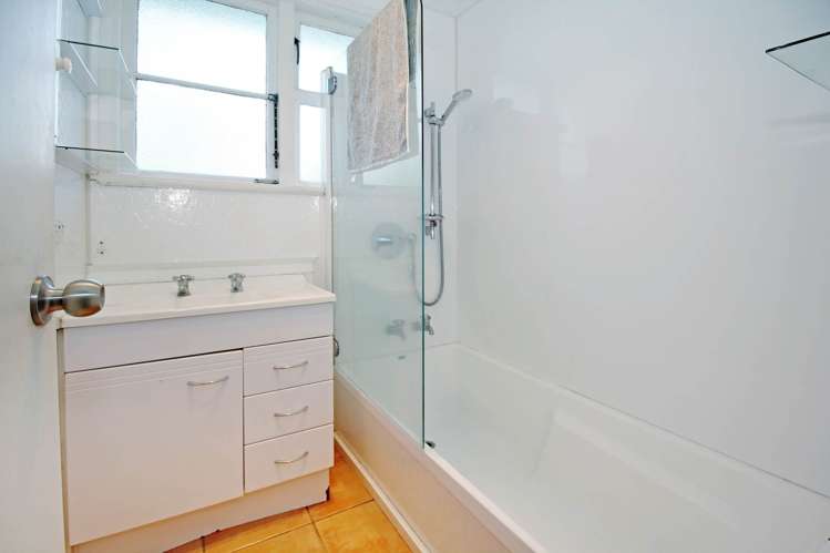 32 Holland Avenue Point England_10