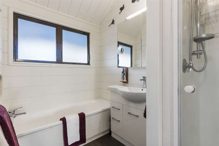 49 Charles Dickens Drive Mellons Bay_15