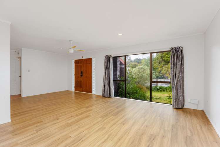 27 Greenvalley Rise Glenfield_4