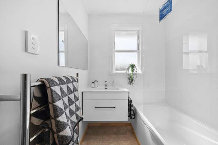 39 Lynda Avenue Paparangi_4