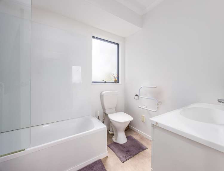 70 Solar Road Glen Eden_15