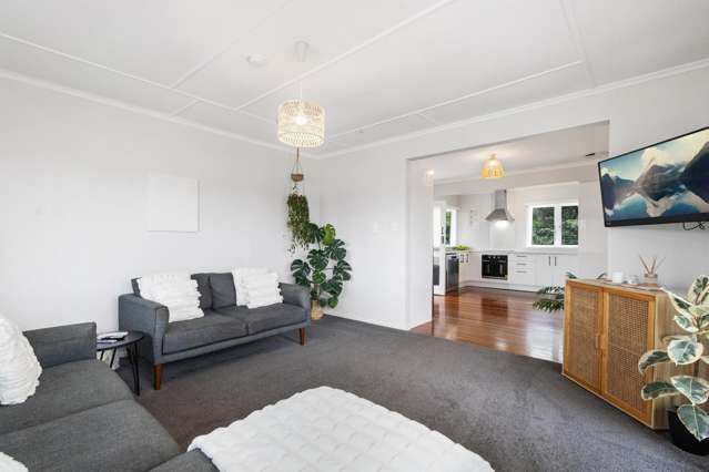 Charming Family Home in the Heart of Tirau