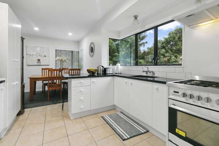 73 Meadowvale Rise Titirangi_9