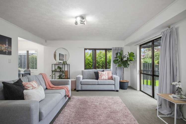 2/6 Gosford Drive Botany Downs_6