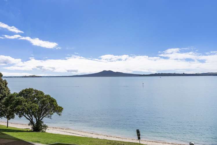 16 Omana Esplanade Maraetai_12