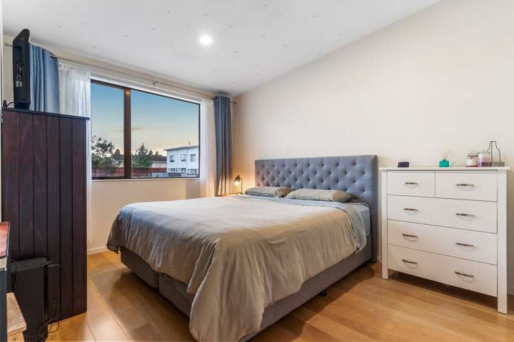 8/3 Hulme Place Henderson_10