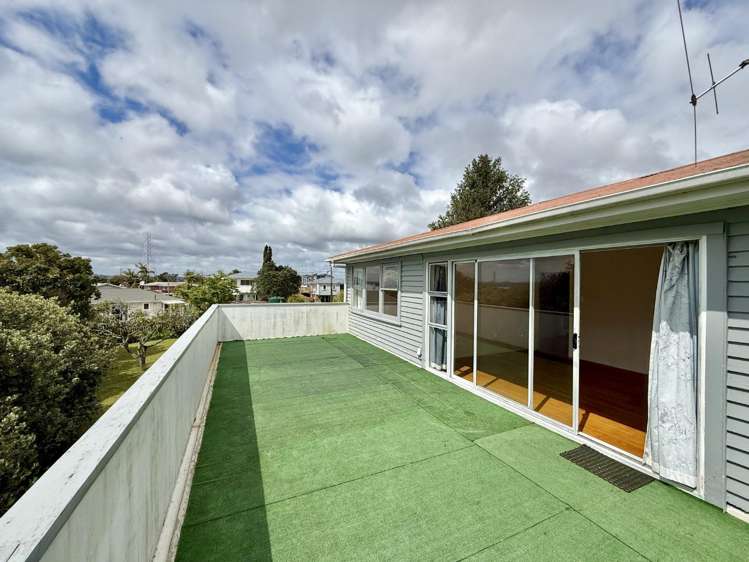 26 Tiroroa Avenue Te Atatu South_14