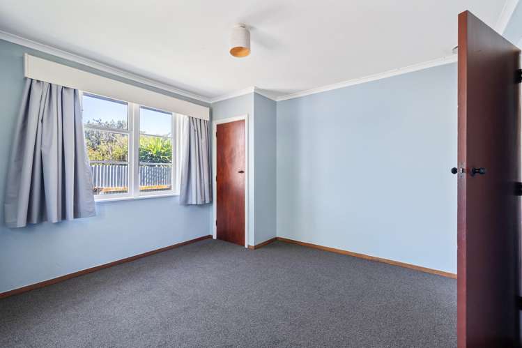 15 Montrose Place Takaro_10